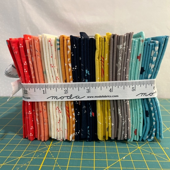 Quilting cotton - fat quarter bundle Desert Bloom by Sherri & Chelsi for Moda - Picture 2 of 4